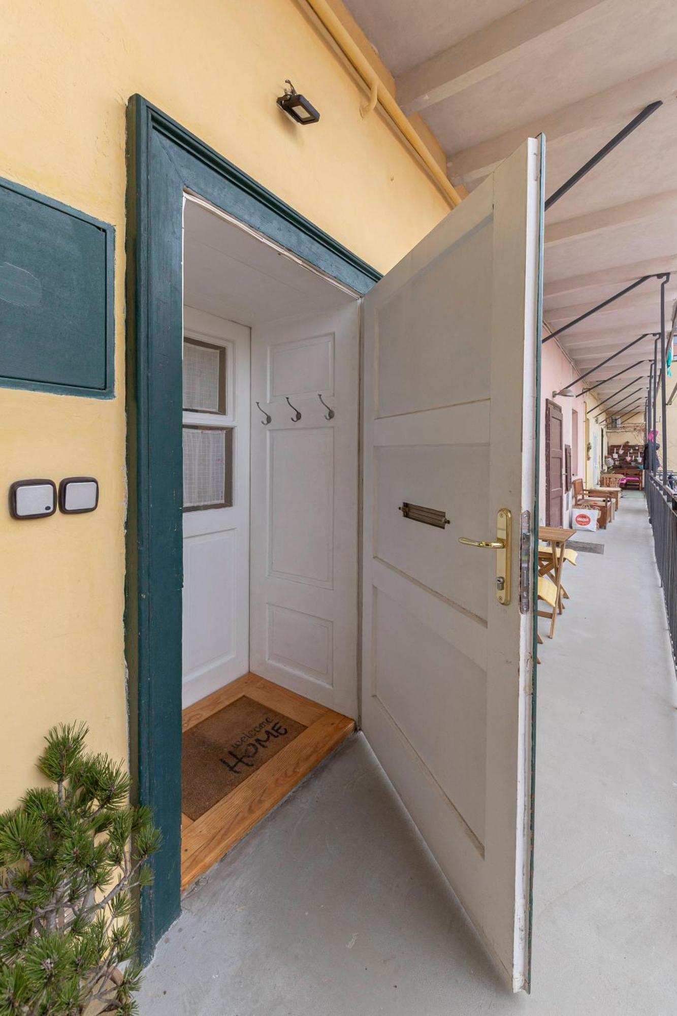 Historical Caserne Apartment Ljubljana Exterior photo